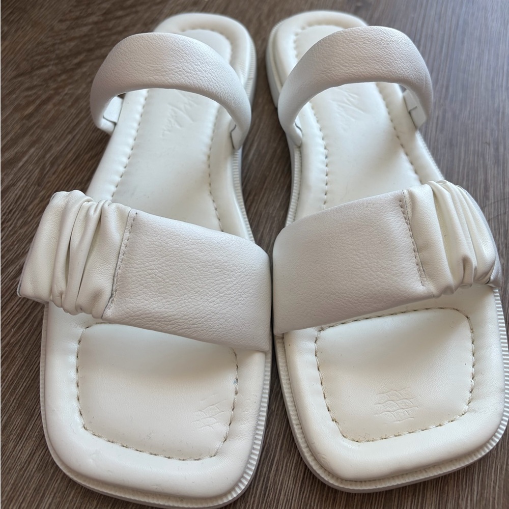 Moving Sale 🌟 Kim Matin White Bold Strap Sandals
